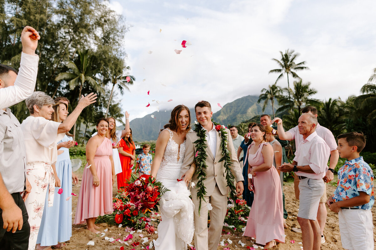 23.05.28_Lindsey and Nick_Kauai elopement_PREVIEWS _0030