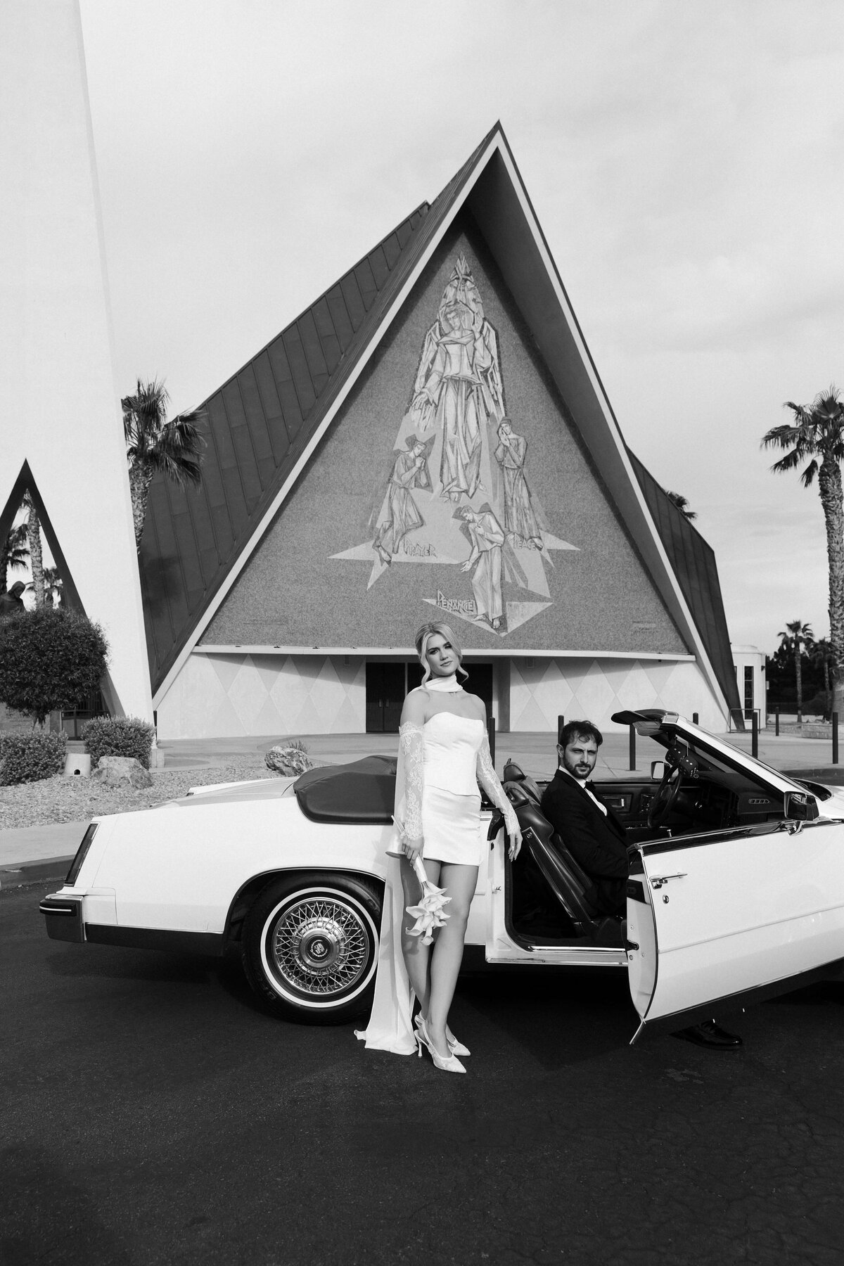 77_riskyexposure_maddie-noah_las-vegas-elopement-photography