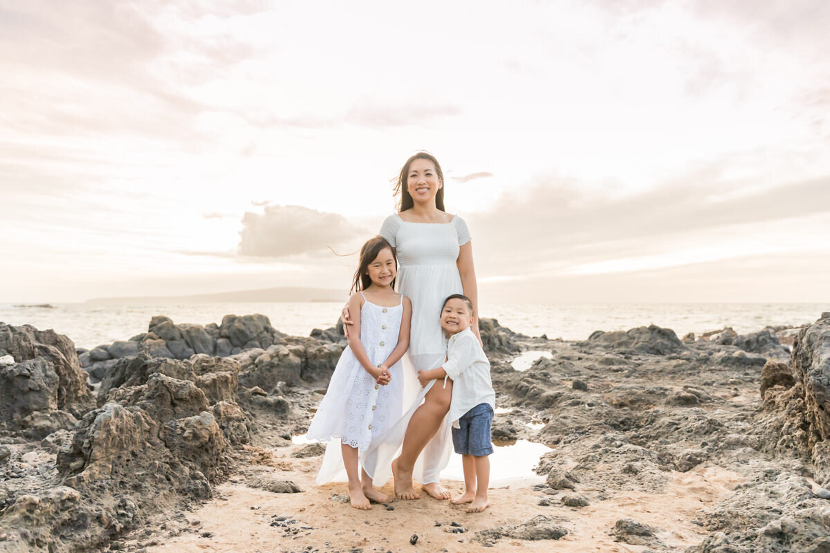 Hawaii family portraits - mom and kids