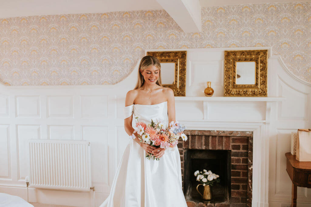 Issy-and-Bella-Floral-Design-Wedding-Florist-Herefordshire-Broadfield-Court-j&N29