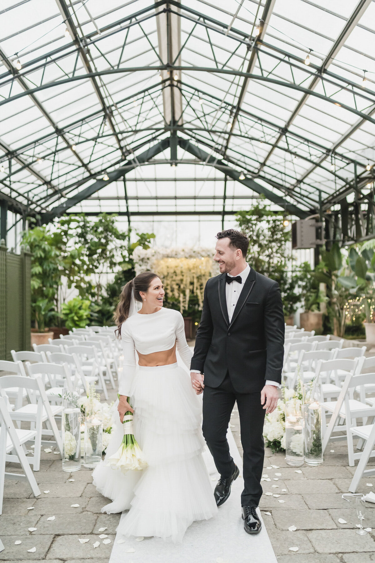 A MODERN ROMANTIC CLASSIC BLACK TIE PLANTERRA CONSERVATORY LUXURY WEDDING IN WEST BLOOMFIELD MICHIGAN BY KARI DAWSON16