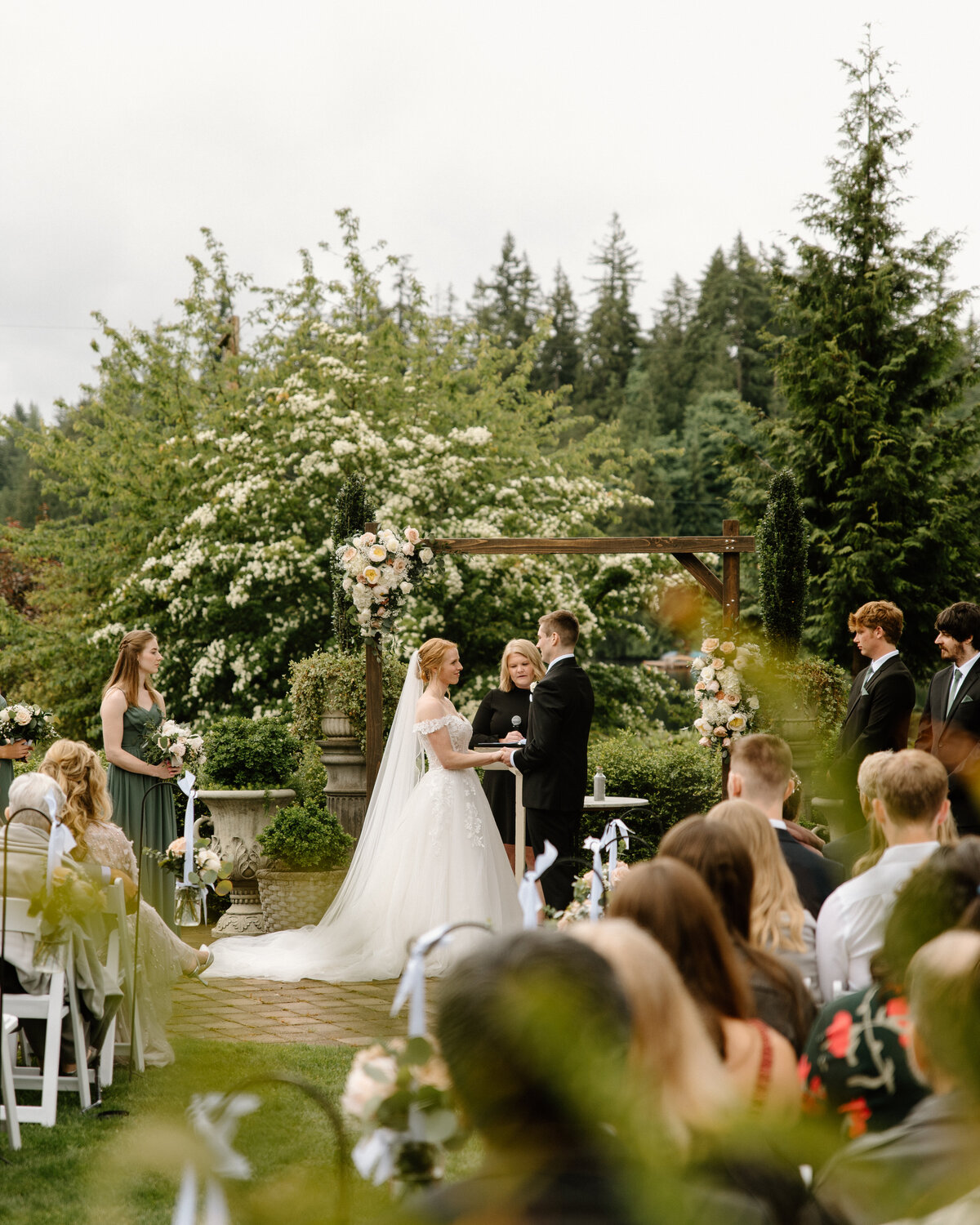 green_gates_at_flowing_lake_snohomish_washington_wedding_04