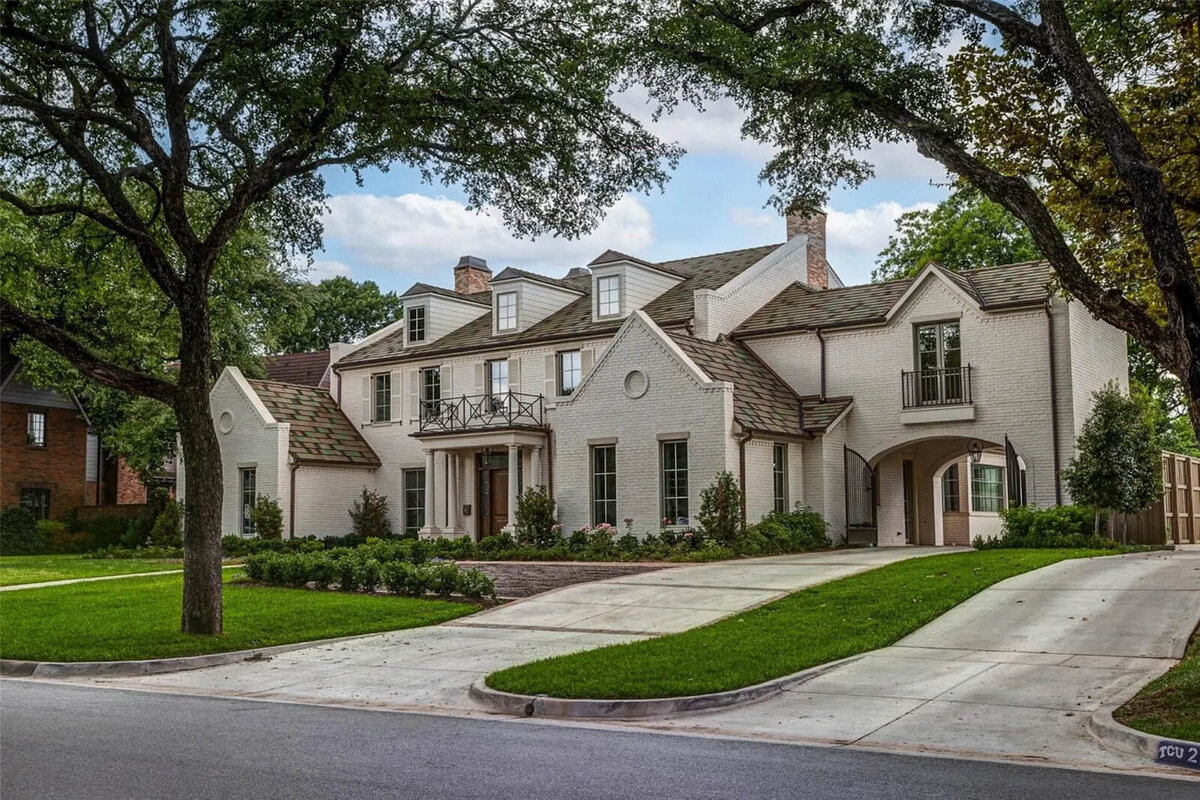 Exterior House shot of Colonial Parkway House