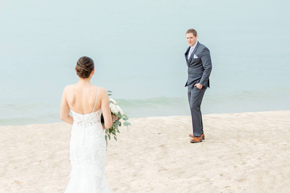 groom turns around to see bride for first look