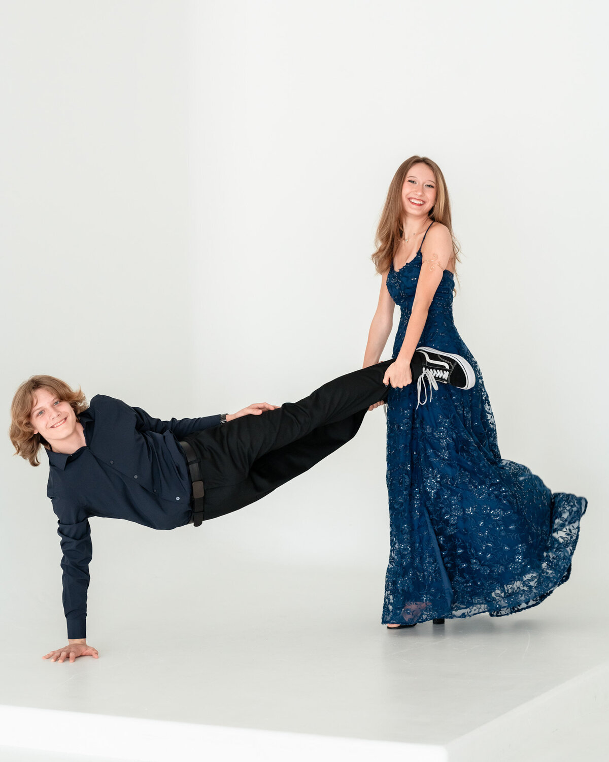 jacksonville-graduation-photo-session-with-siblings-jax-mini-studio