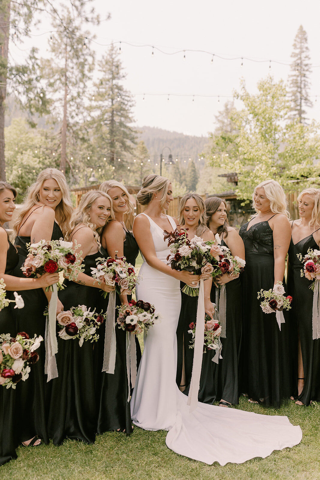 Autumn Marcelle is a Santa Cruz, CA based Wedding Florist specializing in garden-inspired design.