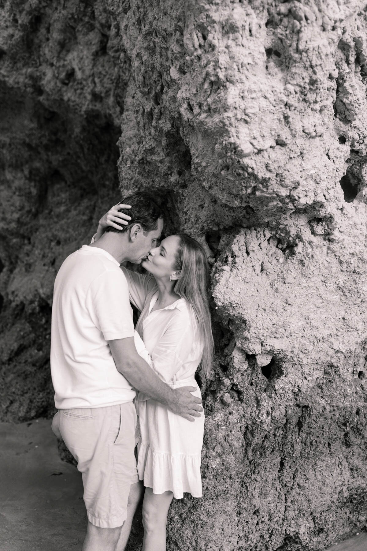 Destination Photographer - Portugal - black and white image of couple