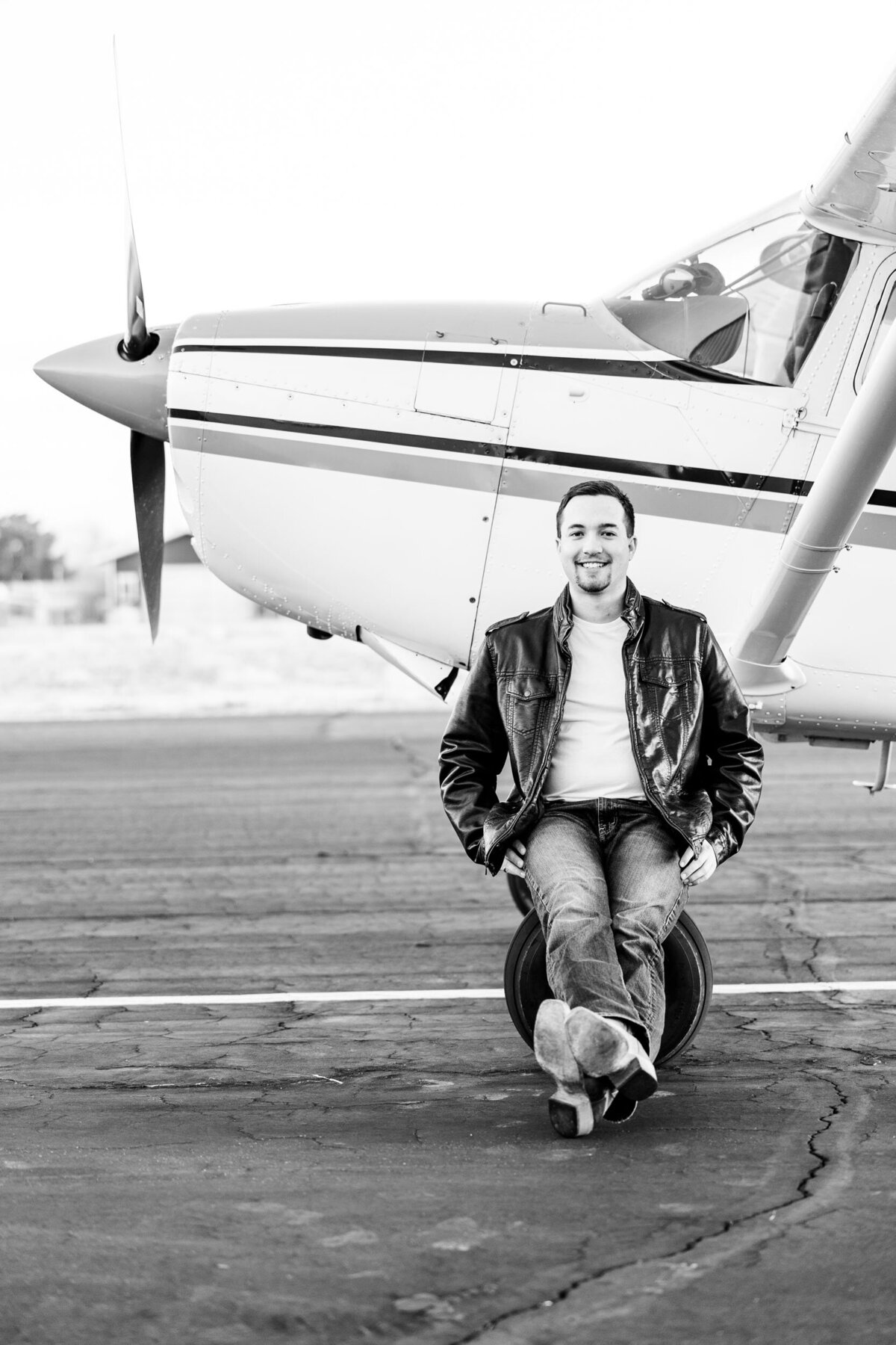 dating-profile-airplane-portraits-aronoff-photography-14