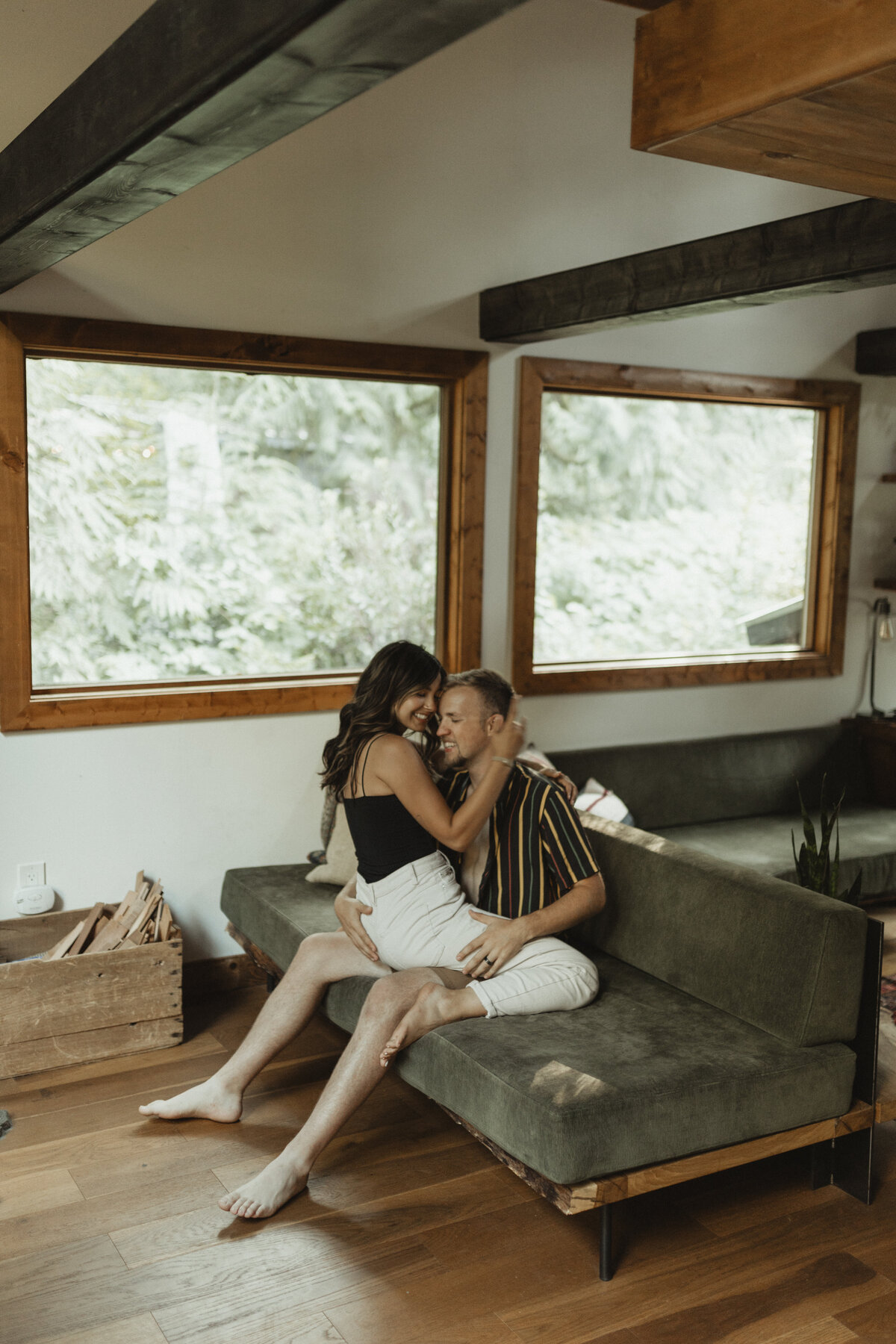 casualcouplesinhomesessionkansascityphotographer-10