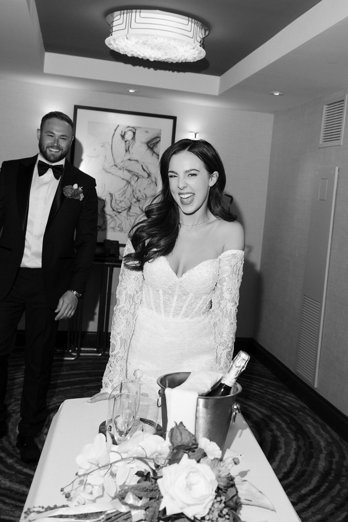 29riskyexposure_hannah-rory_las-vegas-elopement-photography