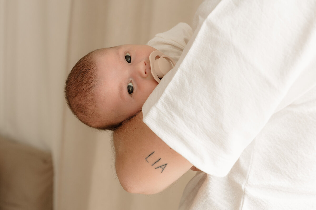 newborn fotograaf - gezinsfotograaf - zwangerschapsfotografie - videograaf - Sint-Niklaas - Pictures by Jess - Mama en baby shoot