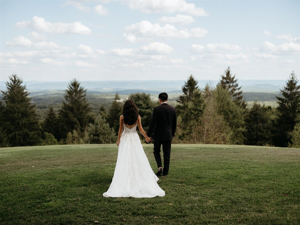 Hudson-Valley-Wedding-Planner-Cedar-Lakes-Estate-Wedding-Canvas-Weddings-Couple-Photos-8
