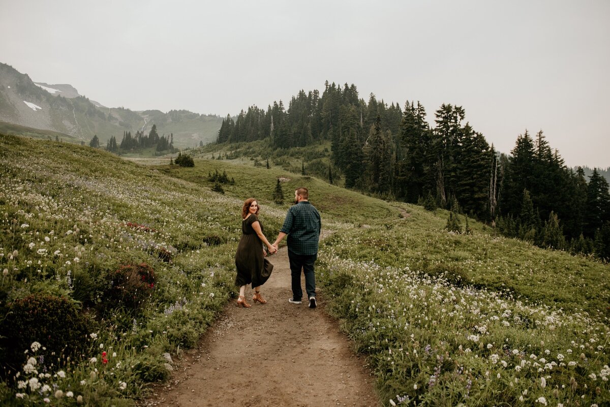 engagement photos mount rainier np