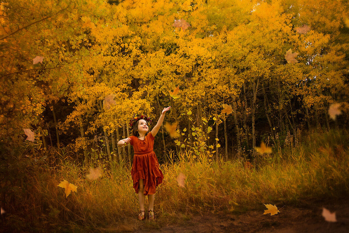 estes-park-aspen-children-girl-catching-leaves-fall-autum-vintage