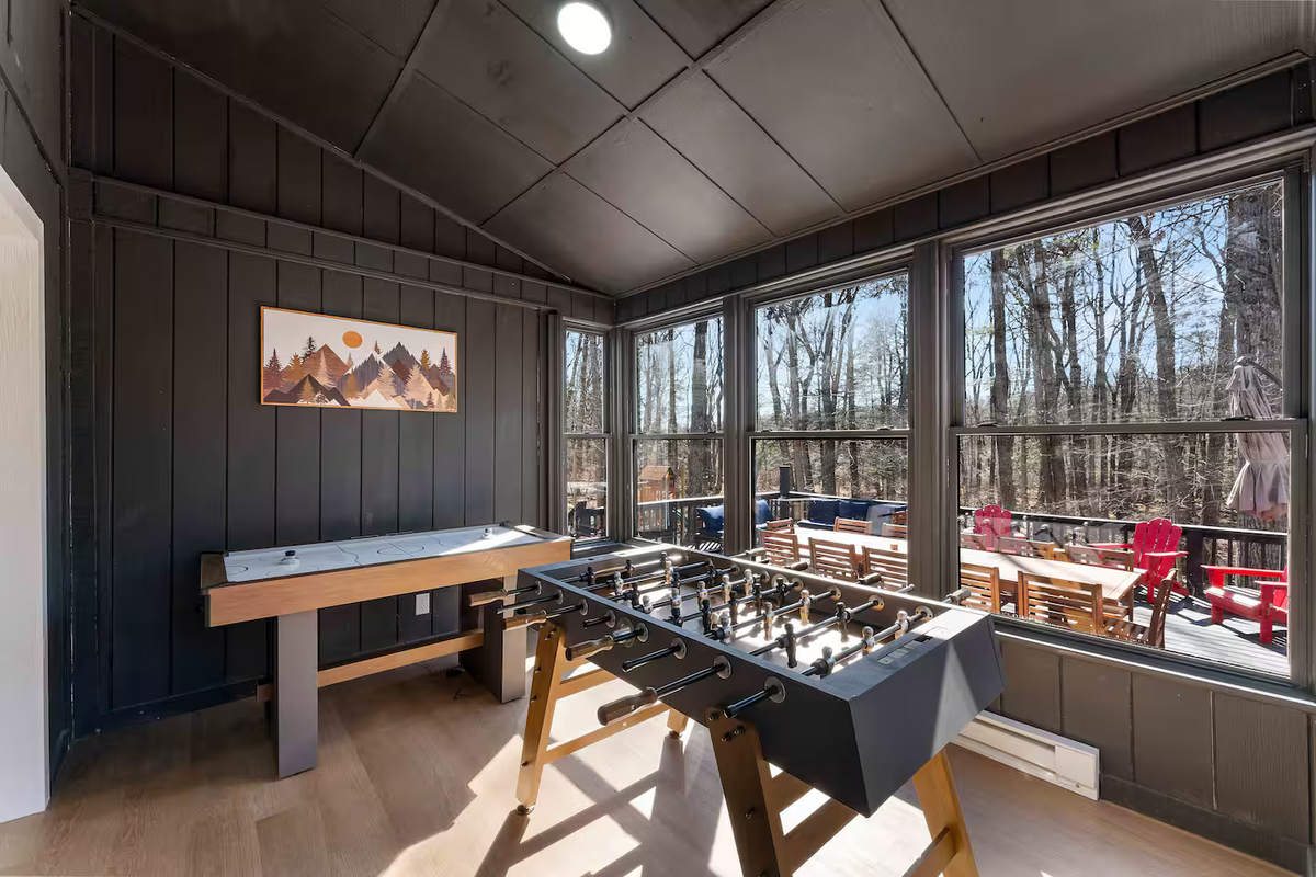 Poconos-Airbnb_Downstairs-Game-Room