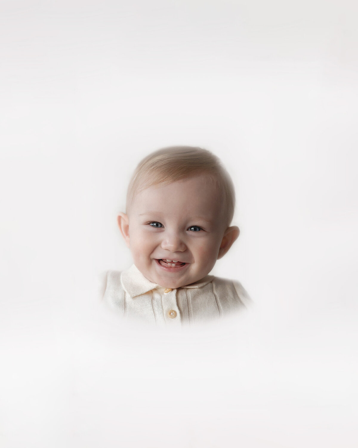 Brooke Lacombe is an Ottawa, Ontario based heirloom photographer, specializing in motherhood, maternity, newborn and family fine art photography.