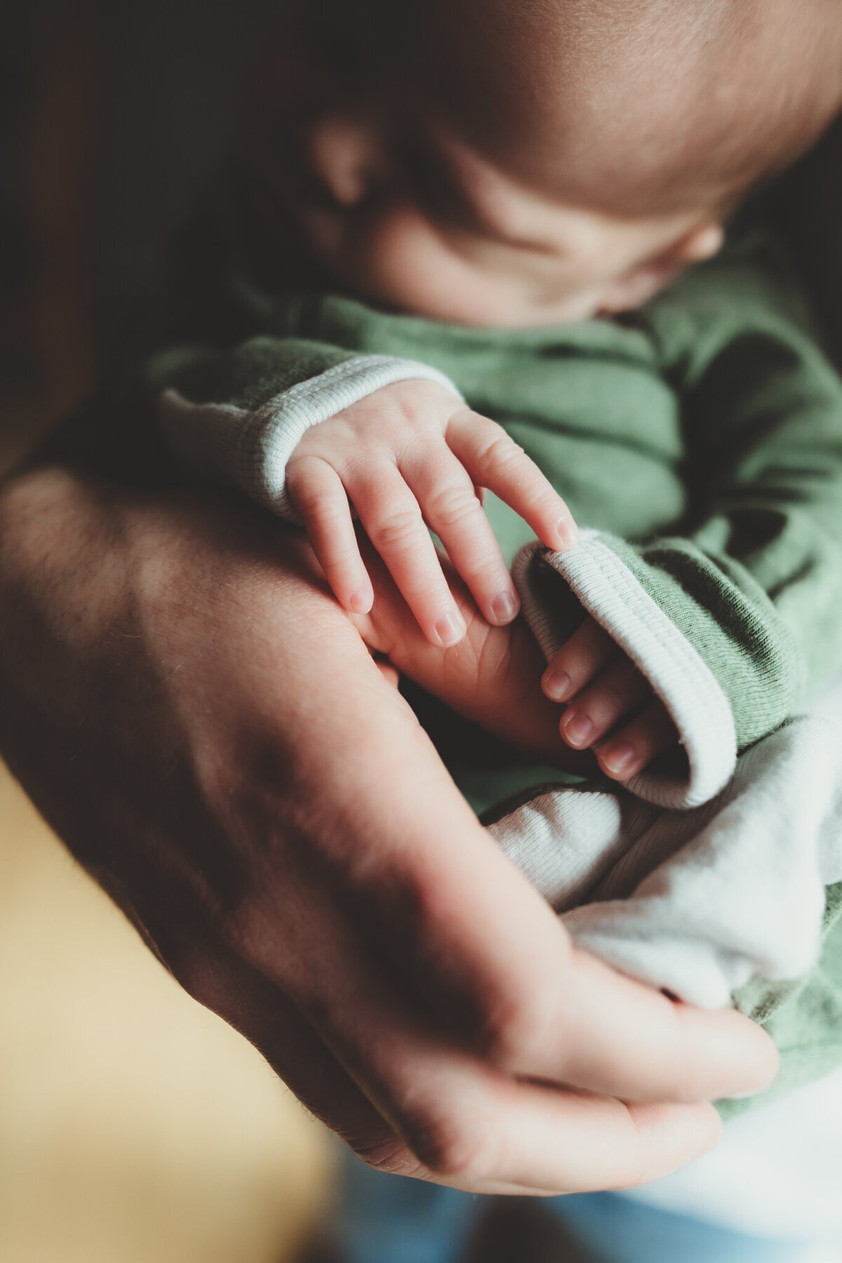 Lindsay-wilson-photography-in-home-newborn-11