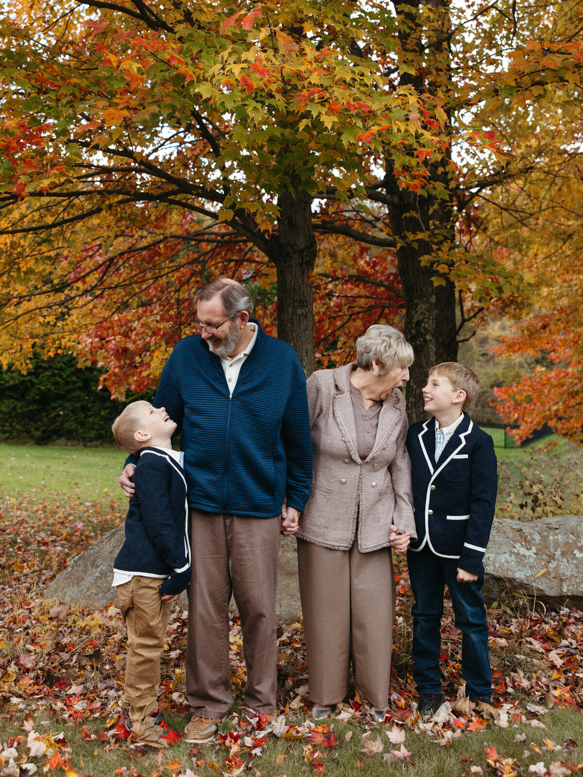 Family-AtHome-Holiday-Wexford-Portraits-JessCollectiveCo-Pittsburgh-Pennsylvania (73)