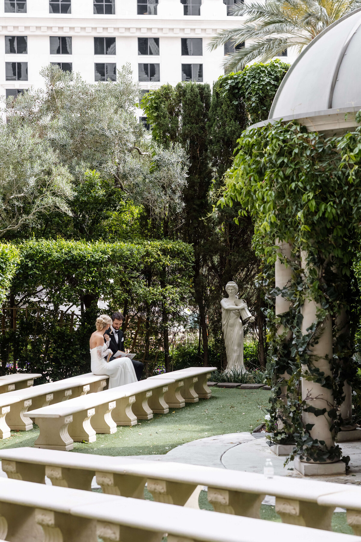 48_riskyexposure_maddie-noah_las-vegas-elopement-photography
