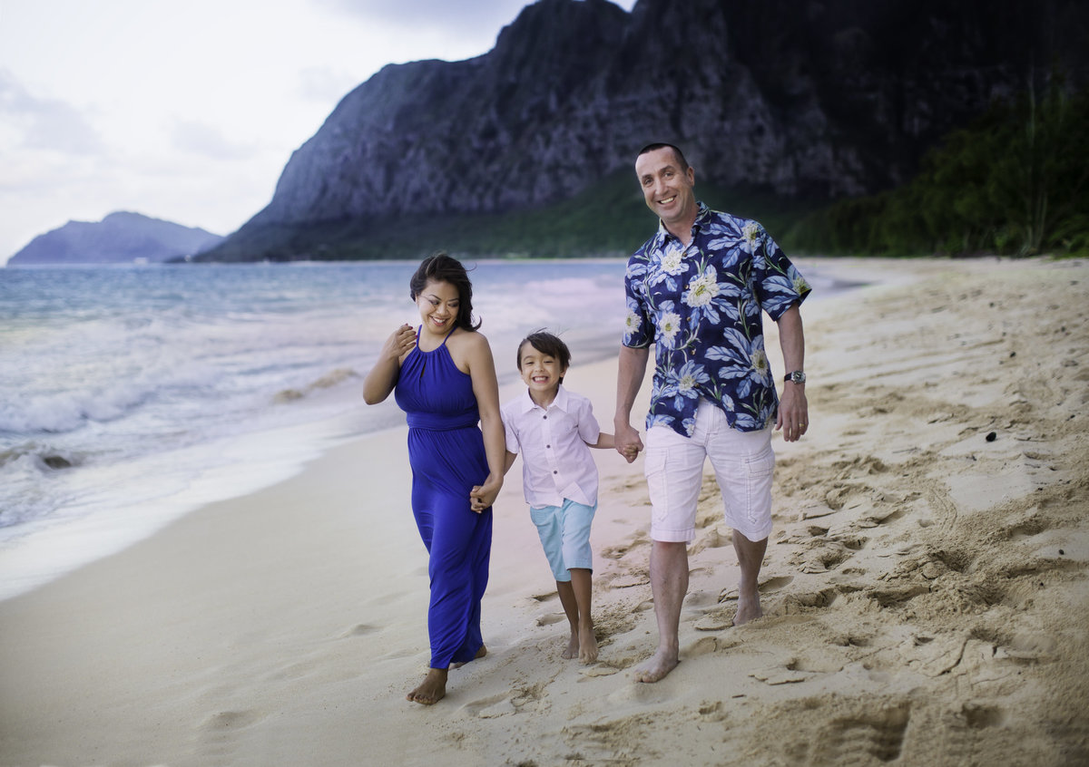 Barefoot family adventures and belly laughs—just a perfect day strolling the shore with your favorite people. Ocean breeze, tropical vibes, and memories that feel like summer forever. 🌺☀️🌊