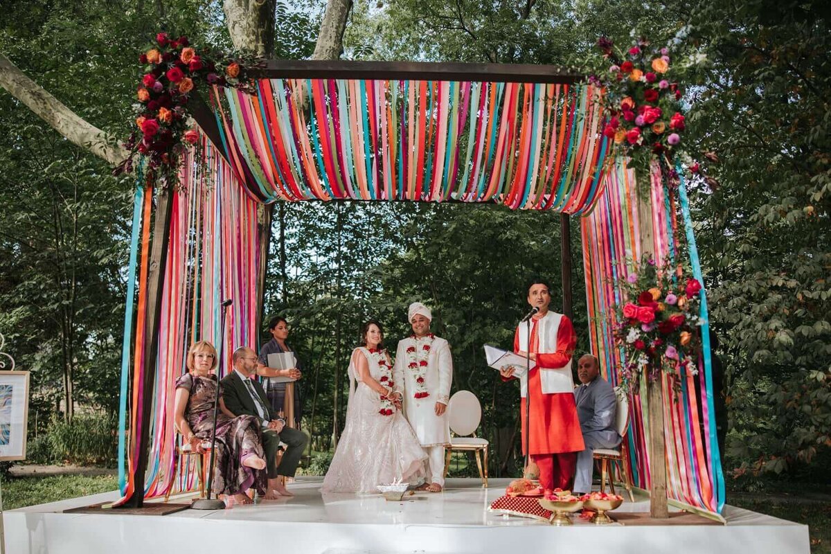 Indian Jewish Wedding ceremon under chuppah mundap
