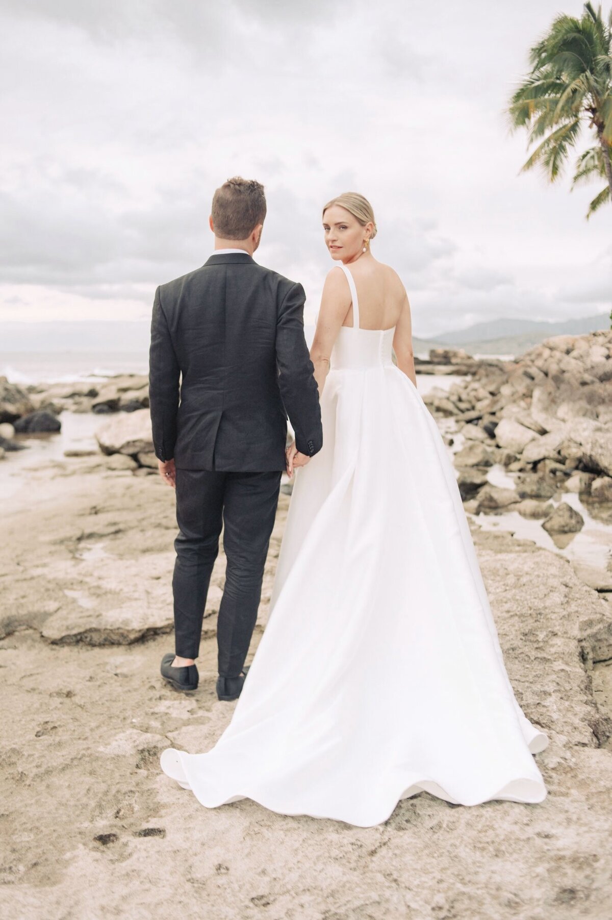 lanikuhonua_four_seasons_oahu_wedding_picture_5 (1)