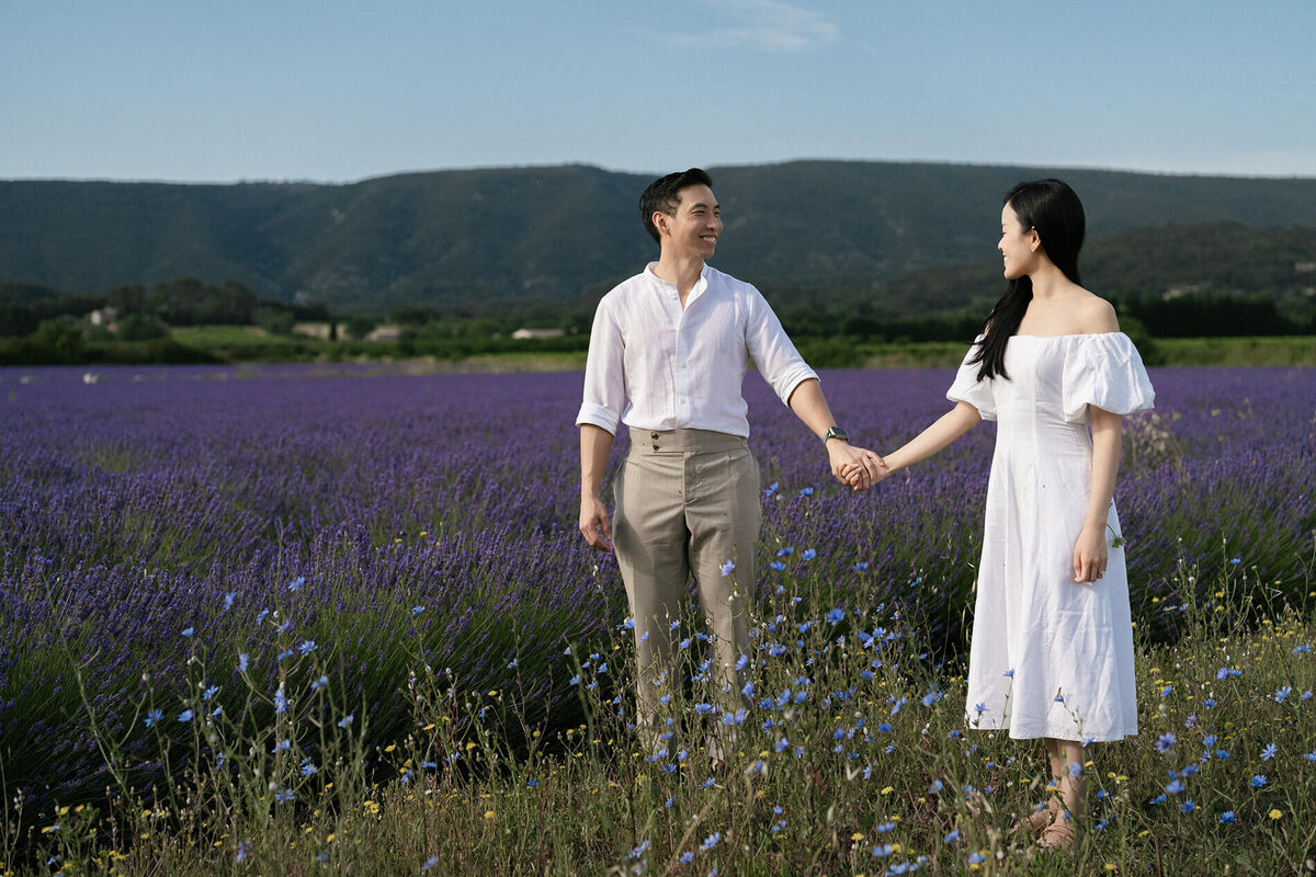 Pre wedding lavender photo shoot in the Luberon