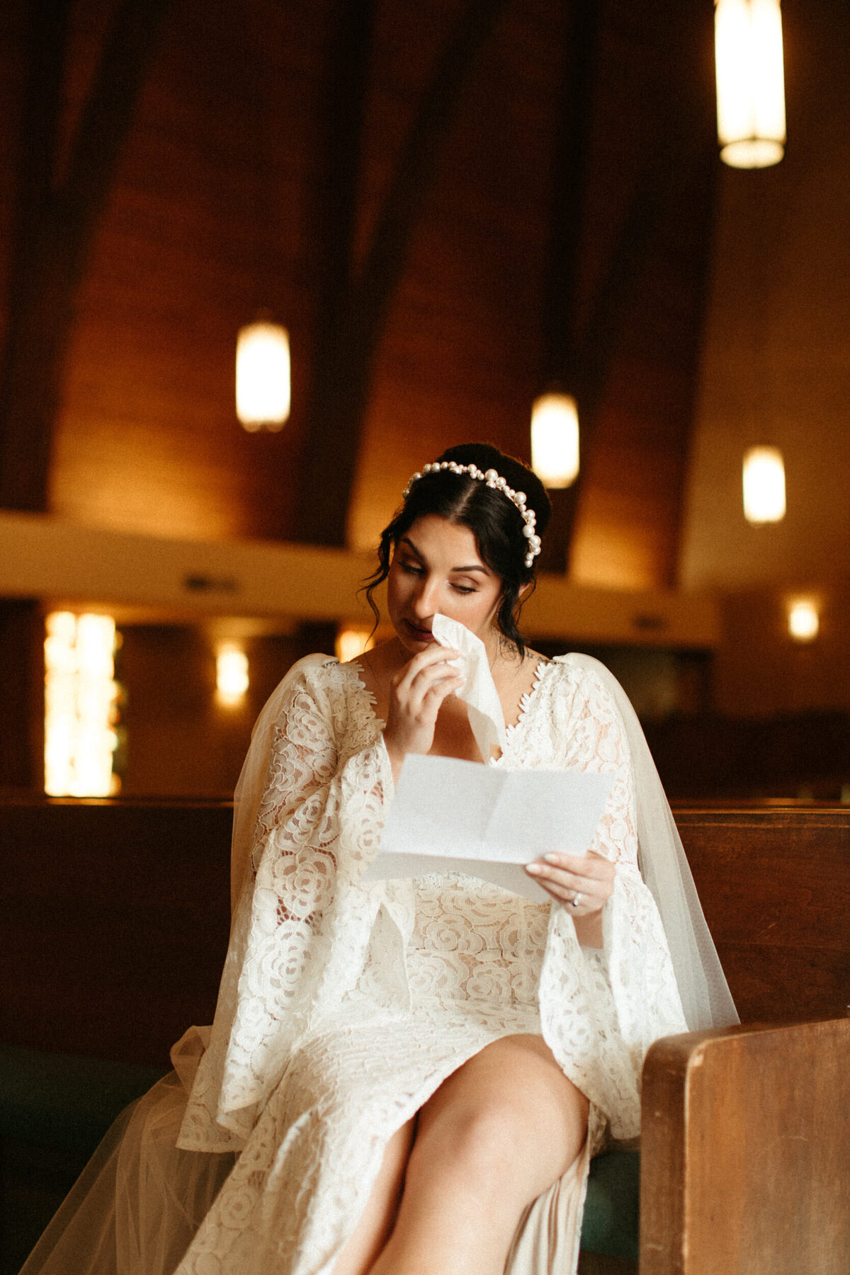 columbus-mississippi-ms-church-wedding-bride-reading-letter-from-groom-crying