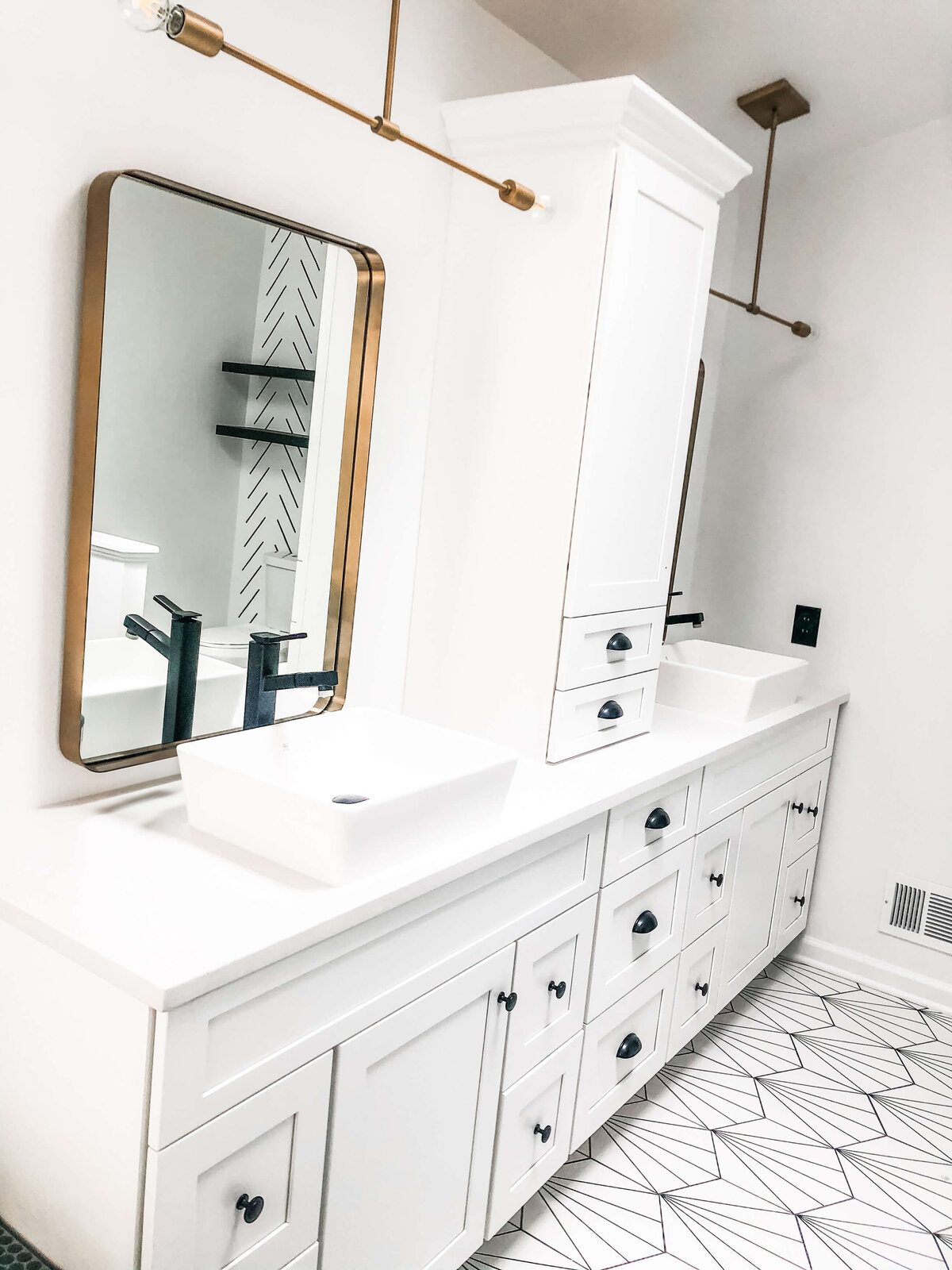 gold-mirror-pendant-lighting-bathroom-vanity-vessel-sink