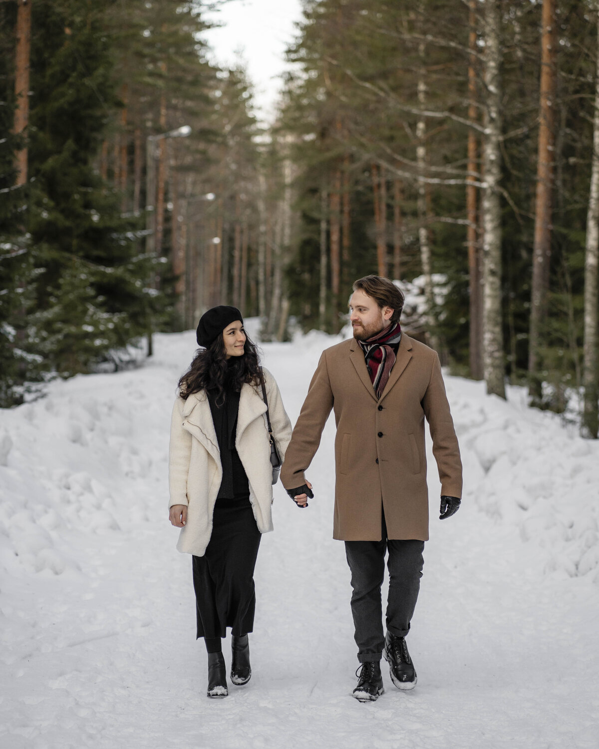 Pariskuntakuvaus Lahti, Hollola, Asikkala, Vääksy, Helsinki, Vantaa, Espoo, Porvoo, Loviisa, Fiskars, Tampere, Turku, häävalokuvaaja, häävalokuvaus Lahti, Parikuvaus Lahti, Päijät-Häme,  talvinen pariskuntakuvaus