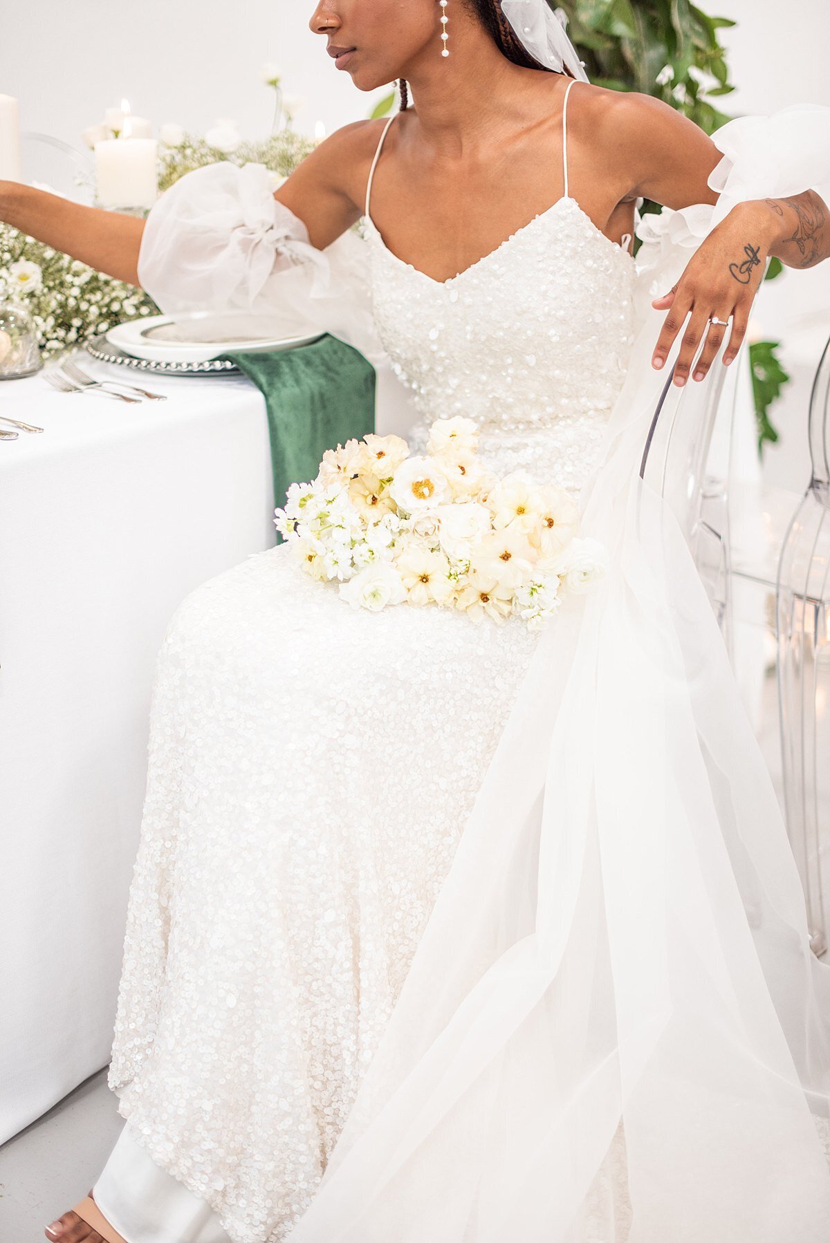 bride-groom-tablescape-white-green-greenville-sc-nc-bouquet