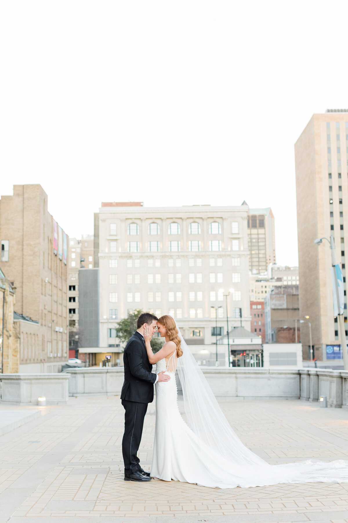 wedding photos downtown St. Louis Missouri