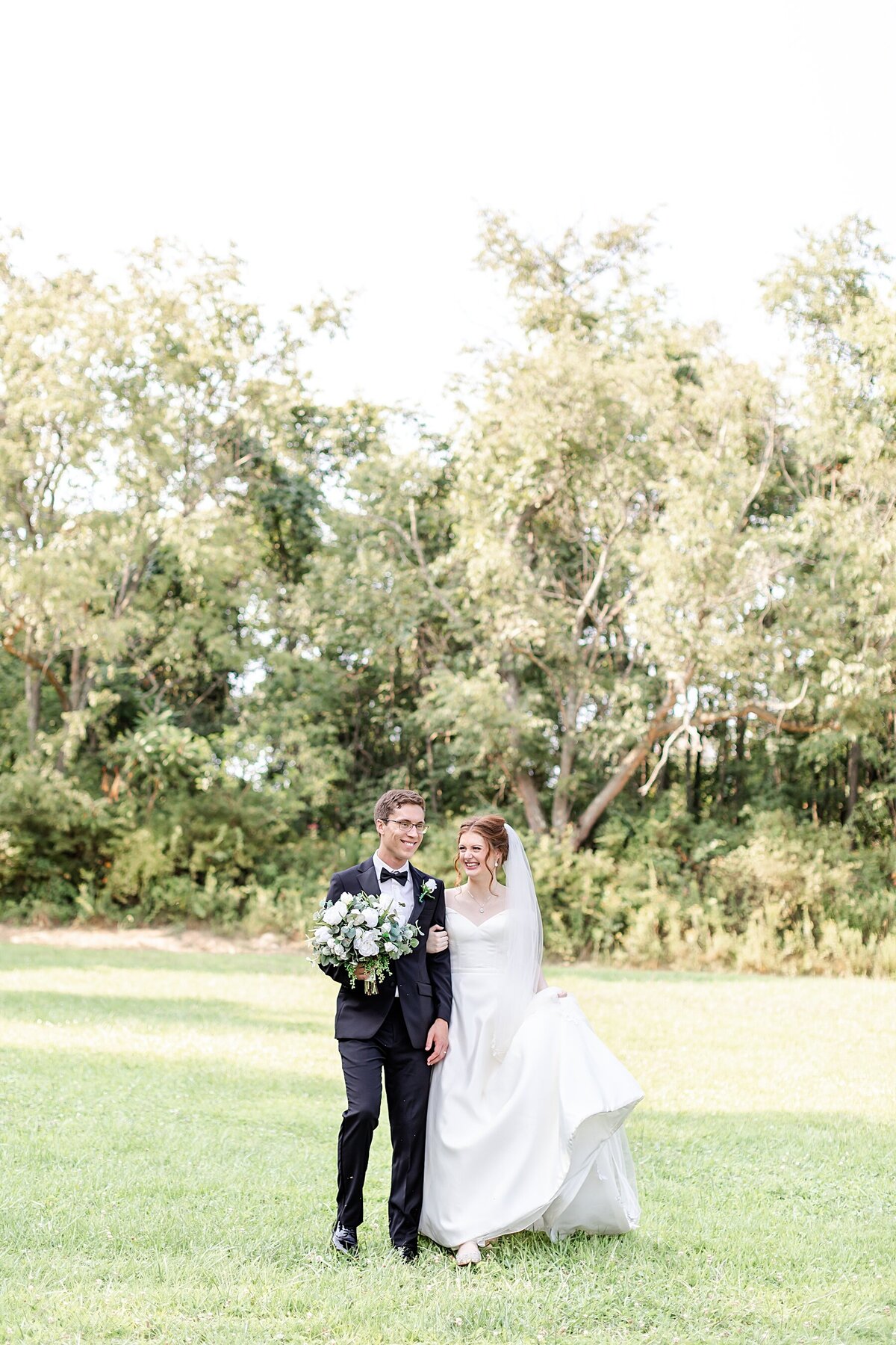 Pittsburgh-Nicassio-Fields-Green-Blue-Wedding-1 (23)