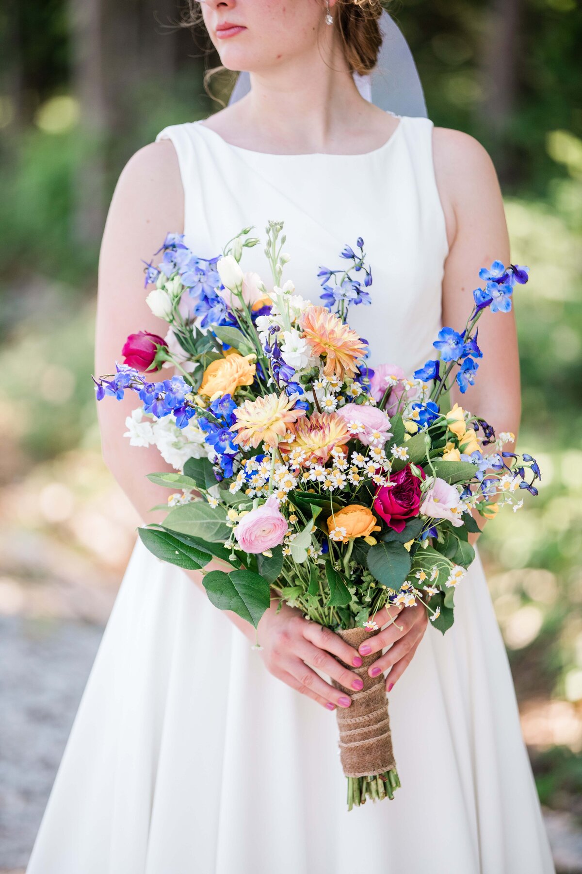 Beautiful bride with summer flower bouquet