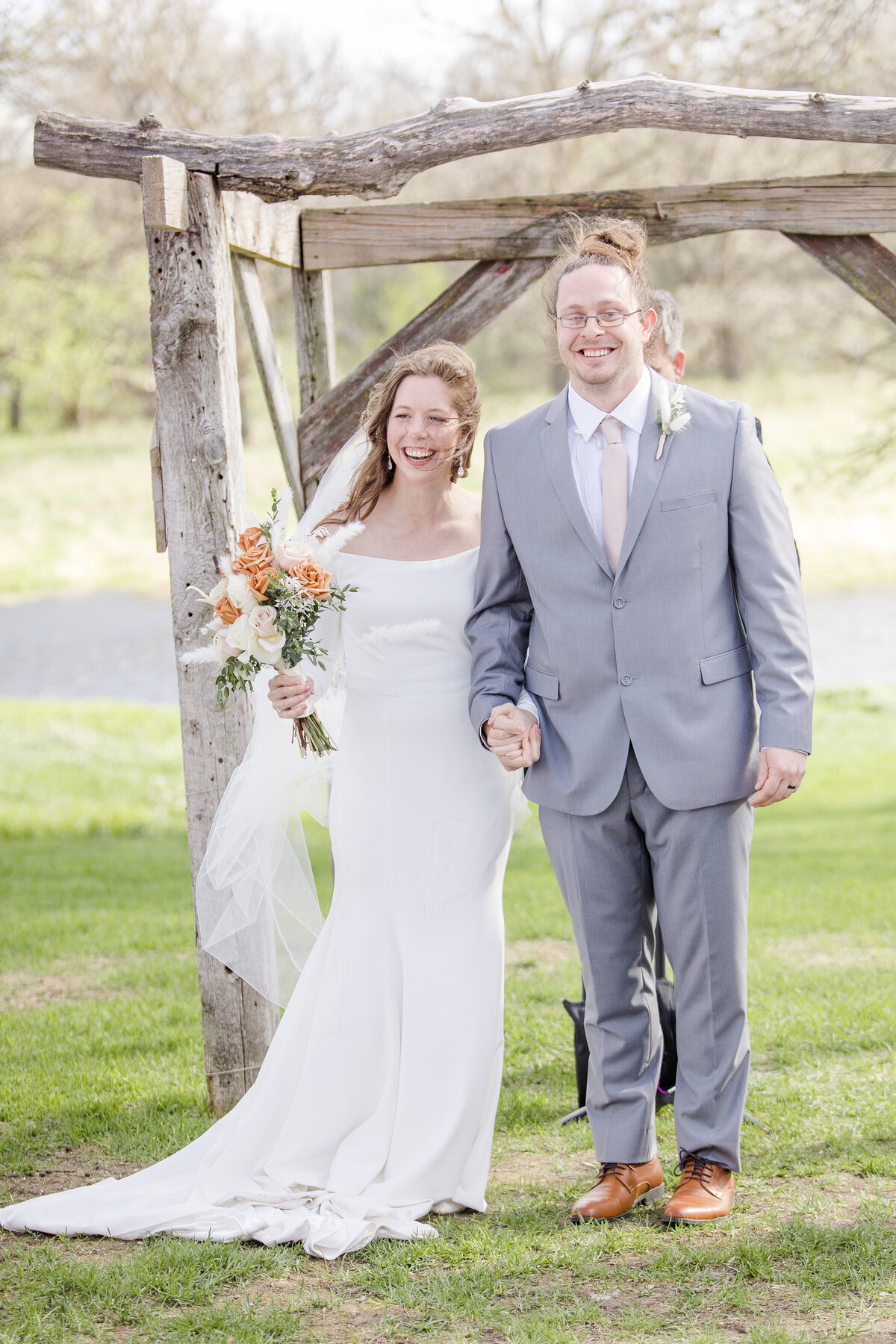 rustic-oaks-moorhead-wedding100