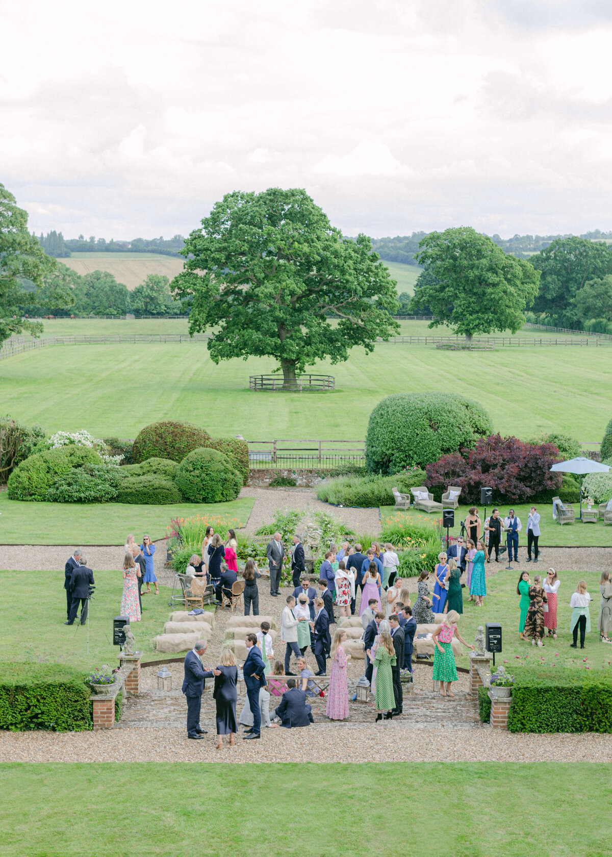 chloe-winstanley-weddings-english-countryside-reception-garden