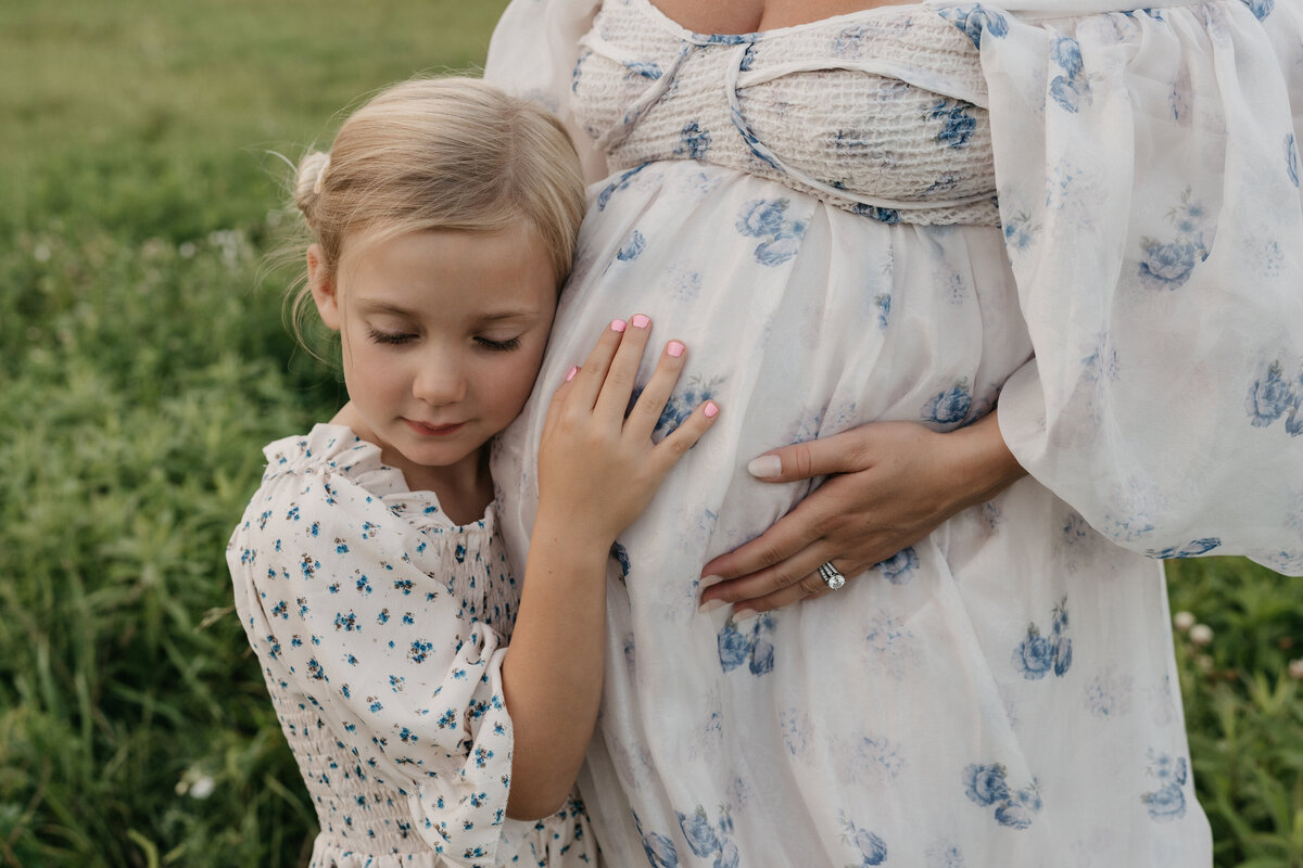 Midwest Maternity Photographer Beyond the Pines S9777