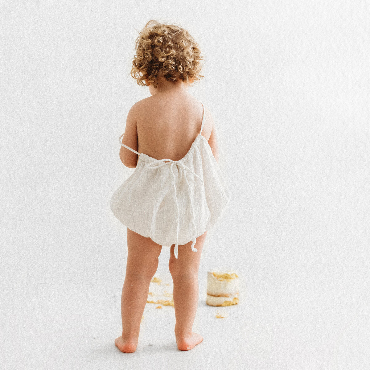 LittleWhitePhotography-Cake-Smash-21