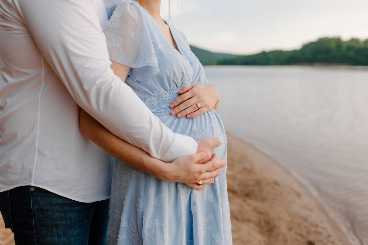 Documentary-Maternity-Session-at-Carvins-Cove-RJ-67