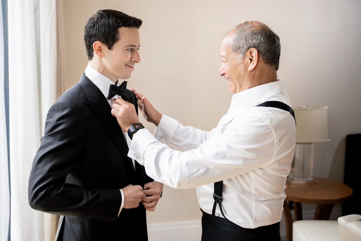 308_gettingready_Bob&DawnDavisPhotography