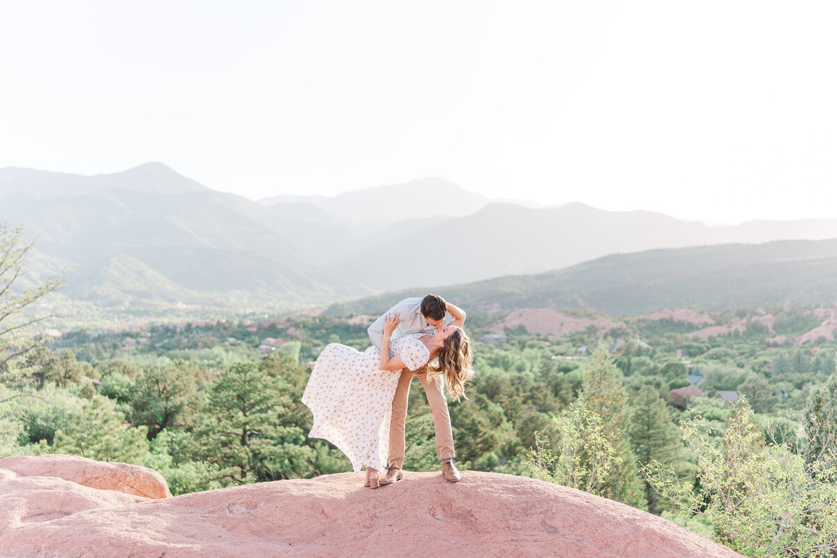 Garden of the Gods Red Rocks Colorado Springs Epic Romantic Engagement Pictures Elena Spraguer Photography 0025