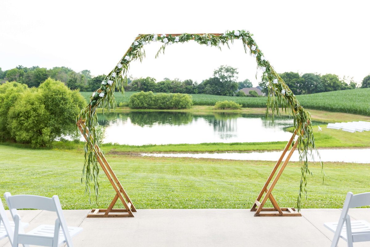 Hexagon wedding ceremony backdrop at  Ruby Cora wedding venue in Clarksville, TB