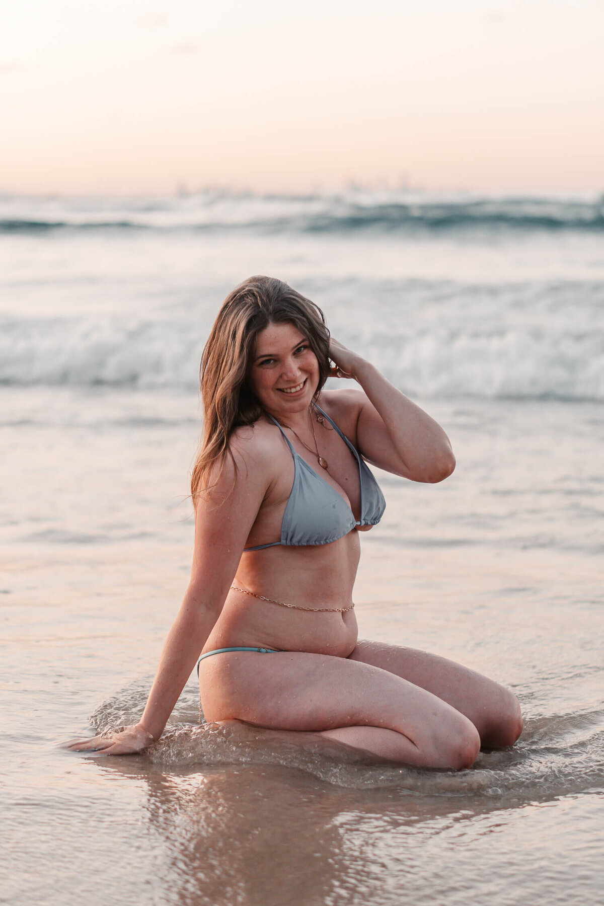 134- beach yoga photoshoot eloise yogaroo