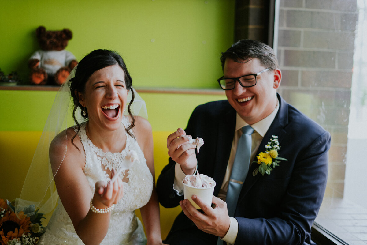 emotional-iowa-city-wedding-03