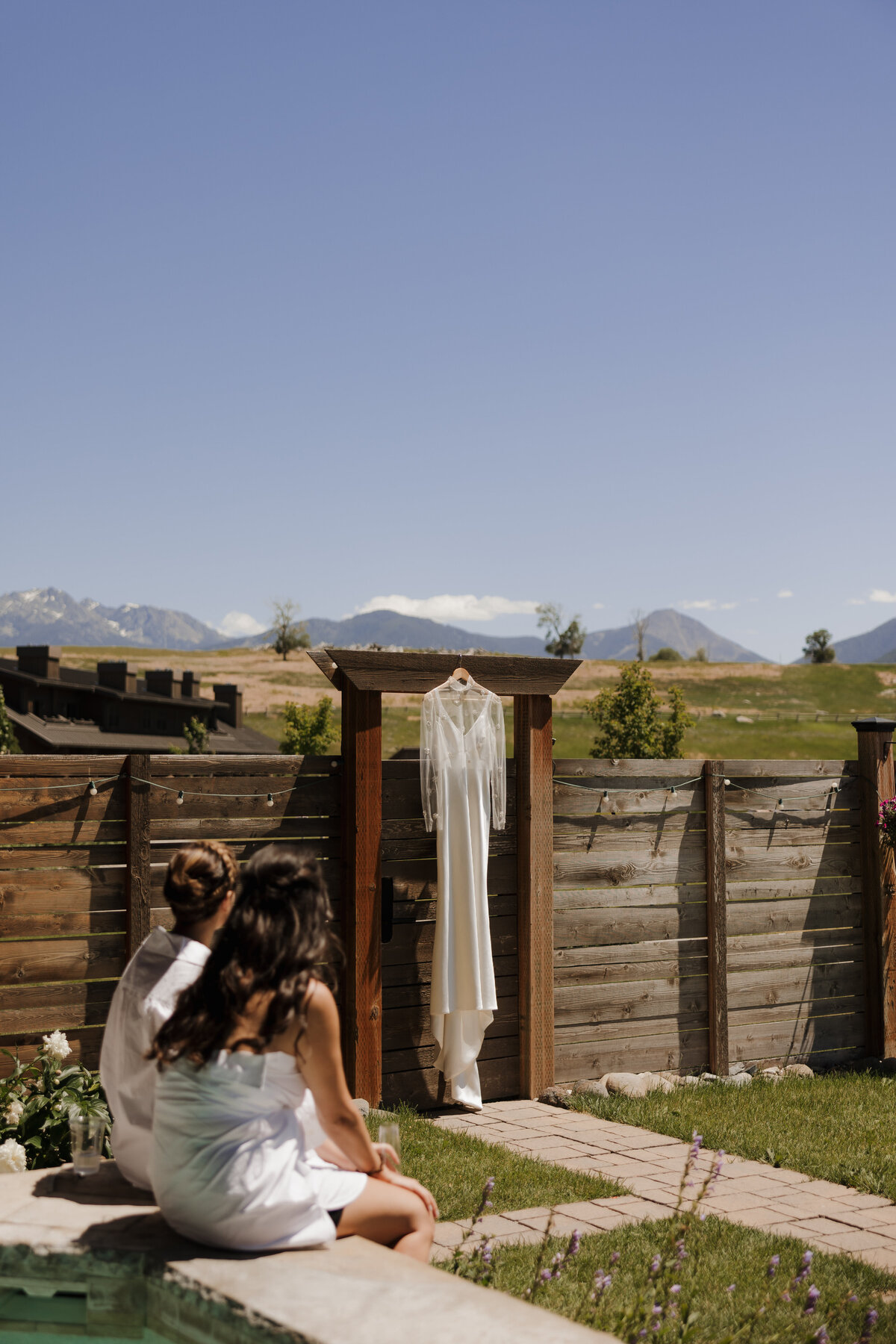 sage-lodge-wedding-dress-photo