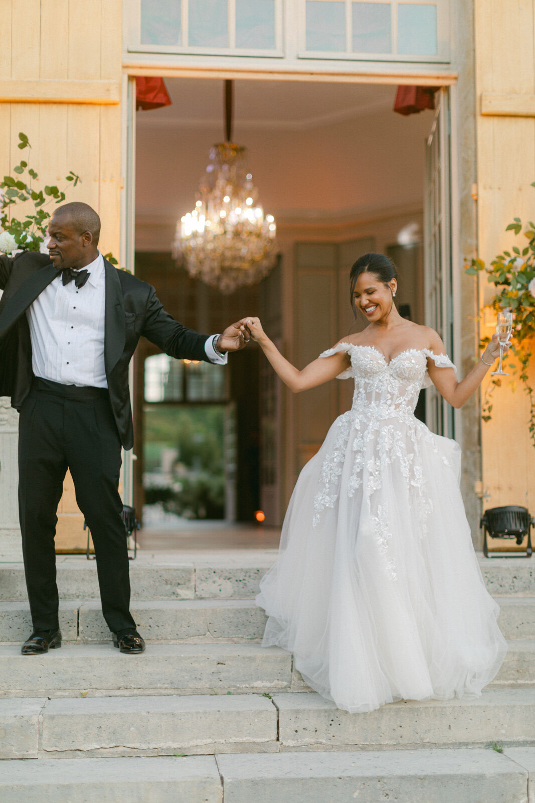 Paris Wedding Photographer  Château de Villette Wedding (377 sur 458)