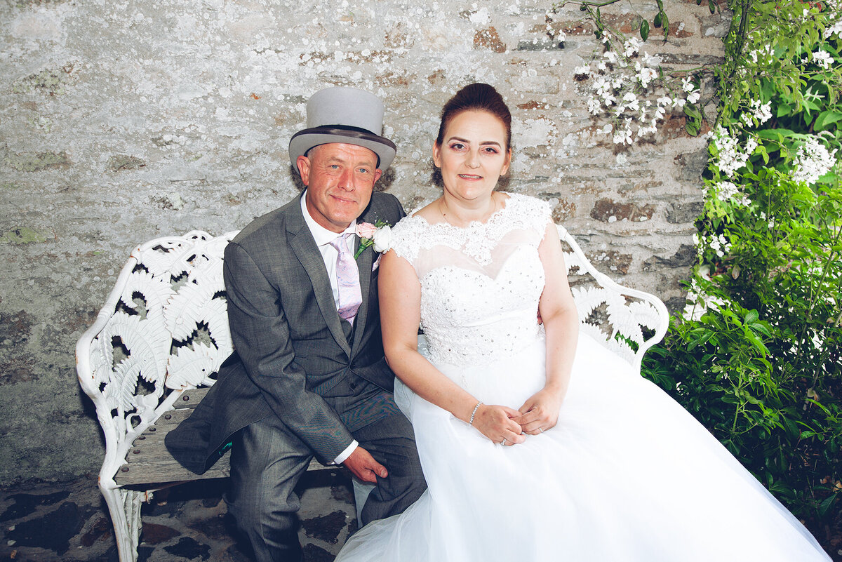 pro-story-photography_bride&groom-happy-couple_pentillie-castle_cornwall