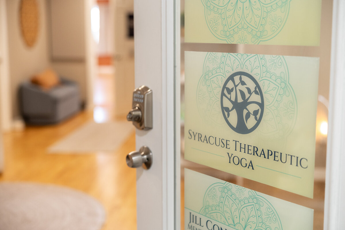 SHP_009_Syr-Therapeutic-Yoga_SHP_3684