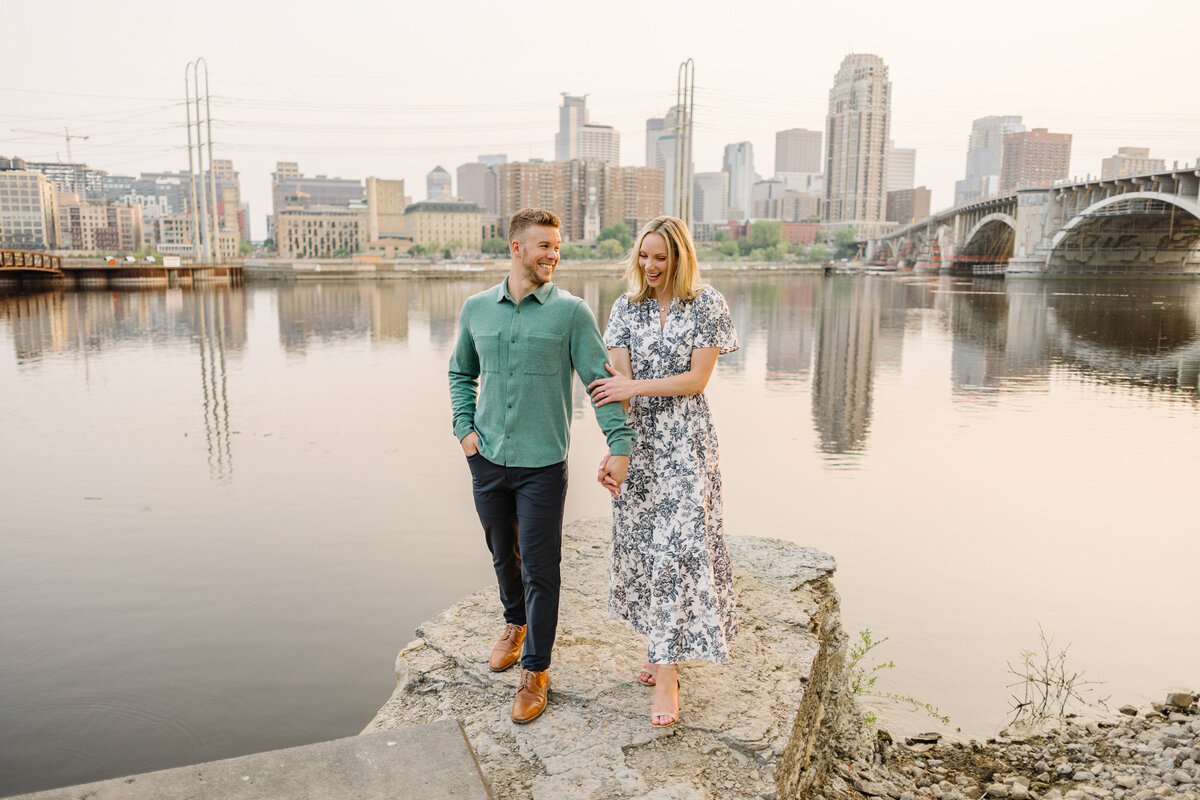 27 Minneapolis-MN-Skyline-Engagement-Session