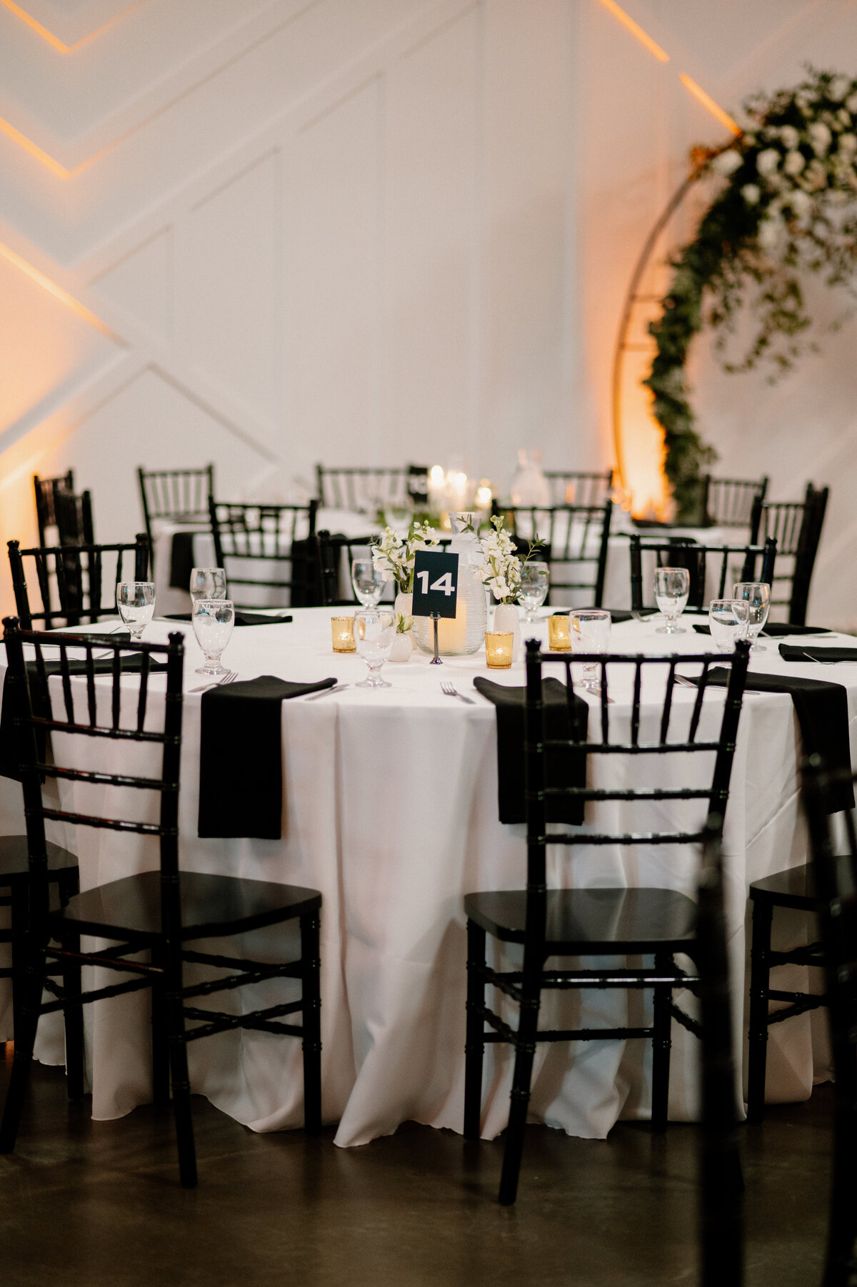 elegant-wedding-reception-table-decor